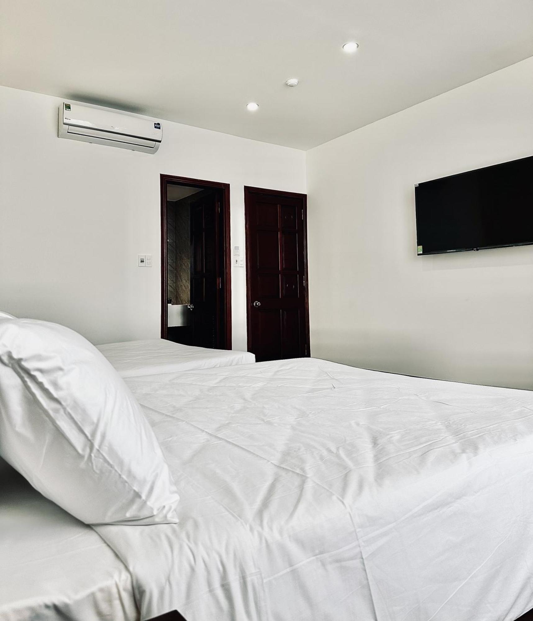 Riverine & Cafeteria 3* Da Nang