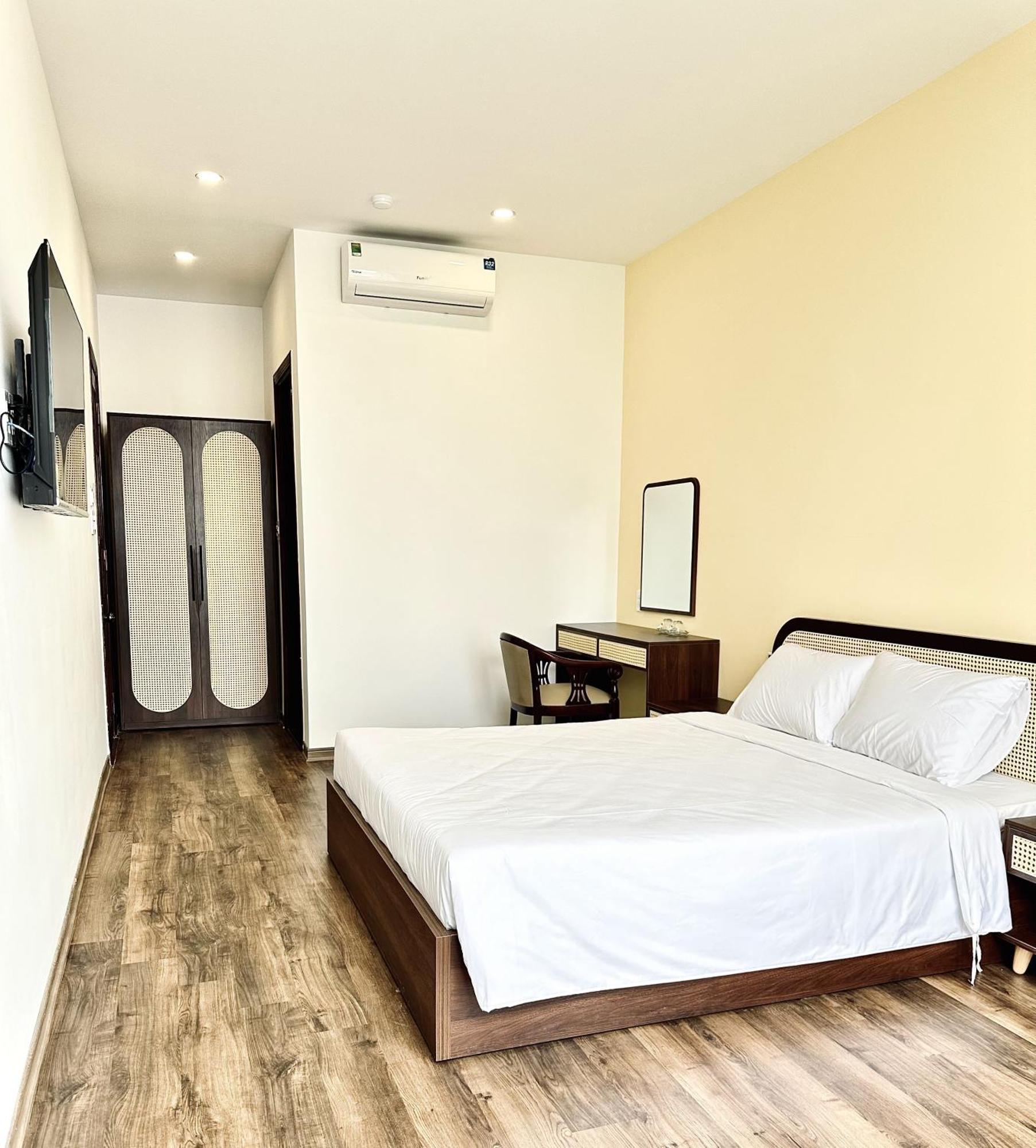 Riverine & Cafeteria Da Nang