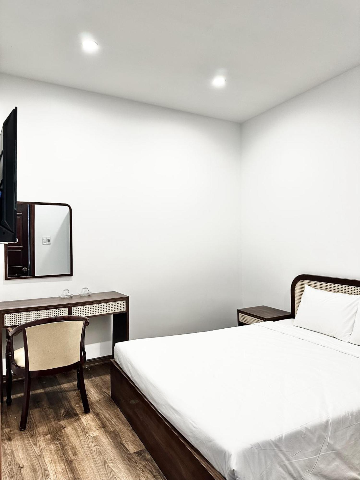 Riverine & Cafeteria 3* Da Nang