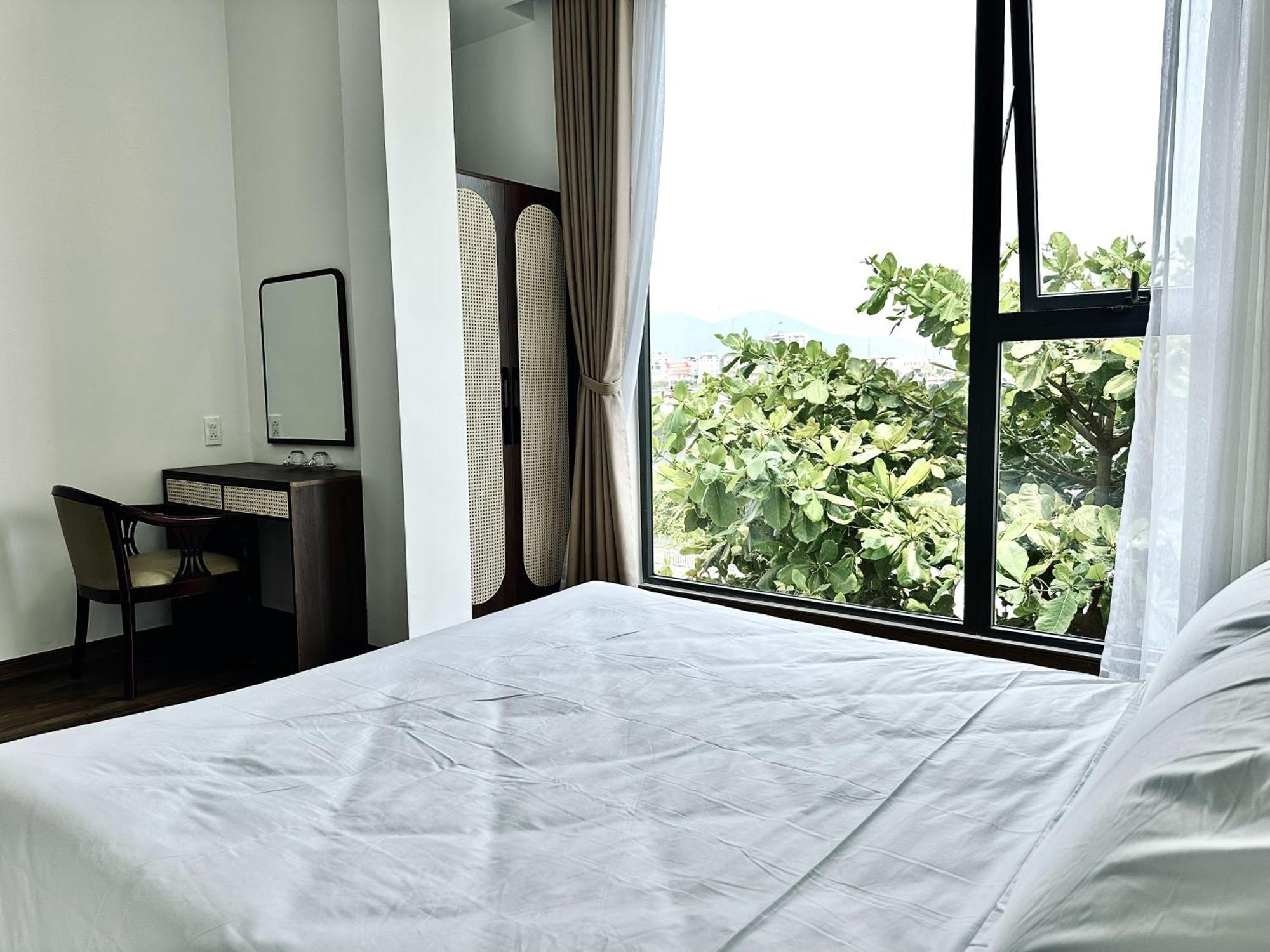 Riverine & Cafeteria Hotel Da Nang